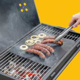 Tapis de Cuisson Barbecue - Lifestyle merguez et oignons, fond jaune